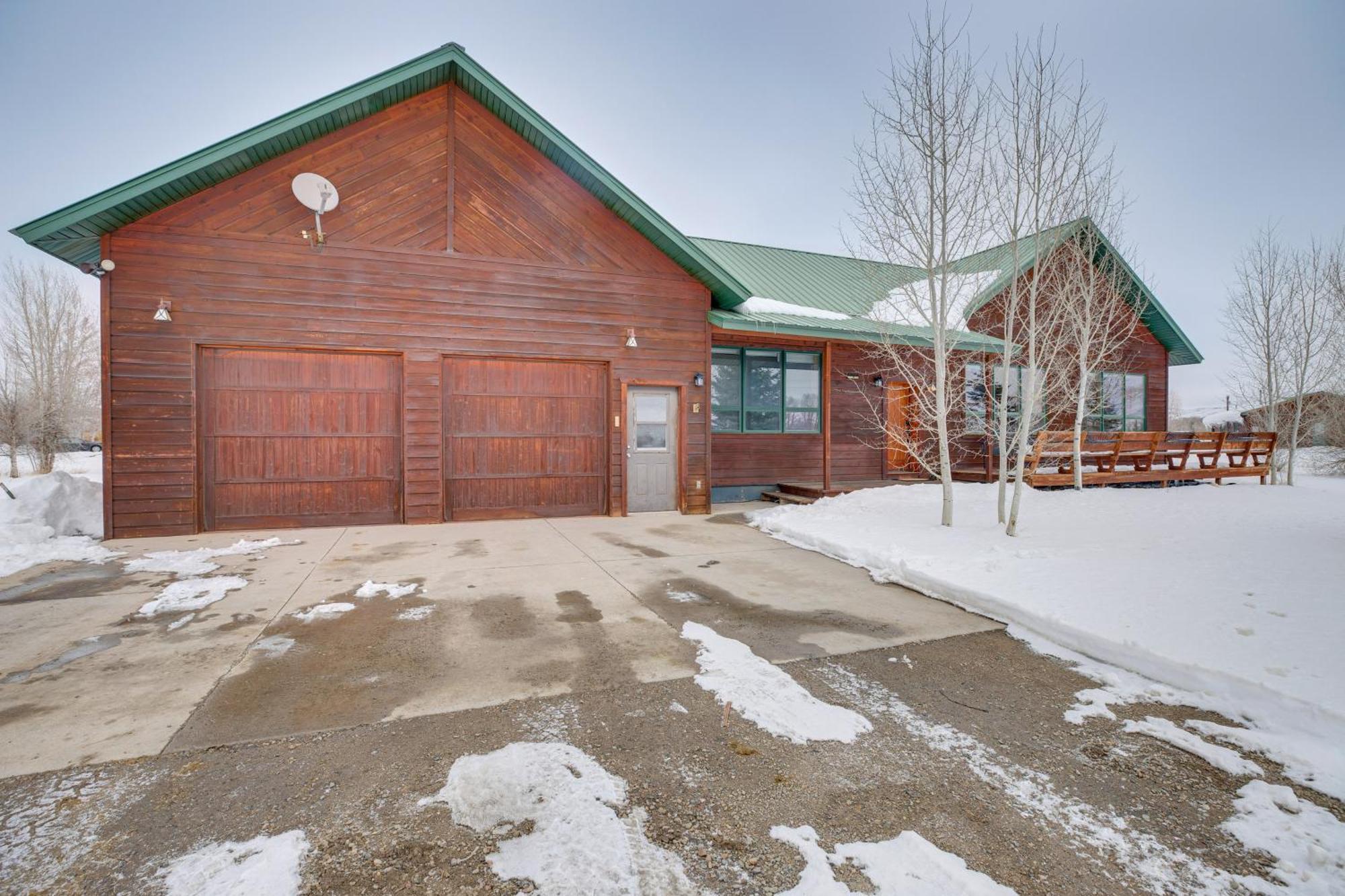 Spacious Gunnison Home Ski, Hike, Bike And Fish! Exterior photo